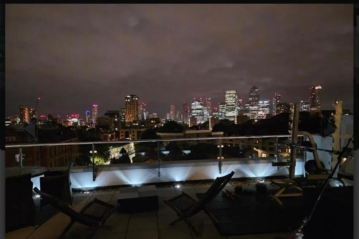 Penthouse - Canary Wharf - 24 Hr Concierge, Gym, Hot Tub, Sauna, Balcony, Terrace Londyn Apartament