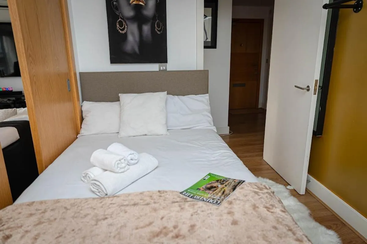 Penthouse - Canary Wharf - 24 Hr Concierge, Gym, Hot Tub, Sauna, Balcony, Terrace Londyn
