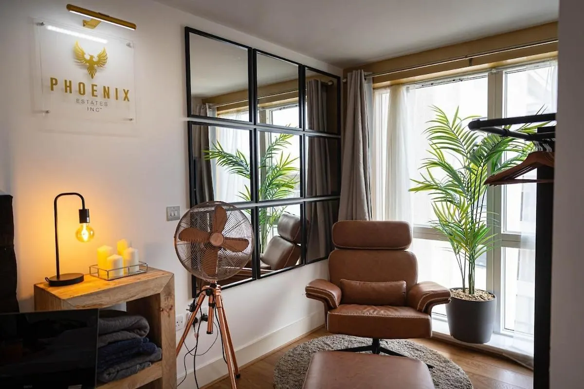 Penthouse - Canary Wharf - 24 Hr Concierge, Gym, Hot Tub, Sauna, Balcony, Terrace Londyn 0*,  Wielka Brytania