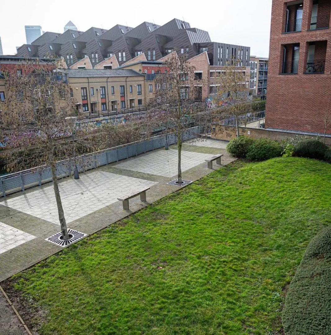 Penthouse - Canary Wharf - 24 Hr Concierge, Gym, Hot Tub, Sauna, Balcony, Terrace Londyn Apartament