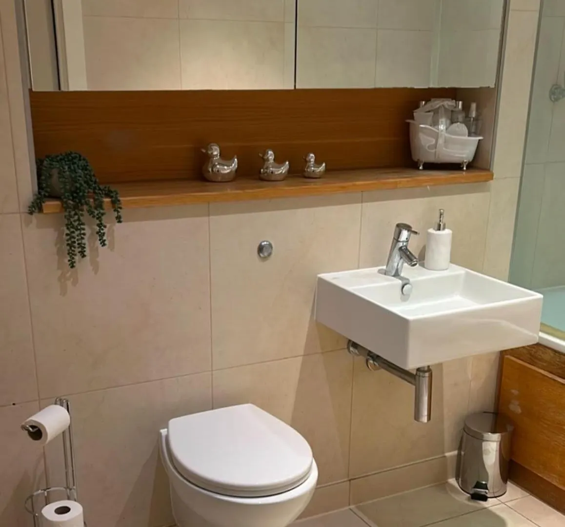 Penthouse - Canary Wharf - 24 Hr Concierge, Gym, Hot Tub, Sauna, Balcony, Terrace Londyn 0*,