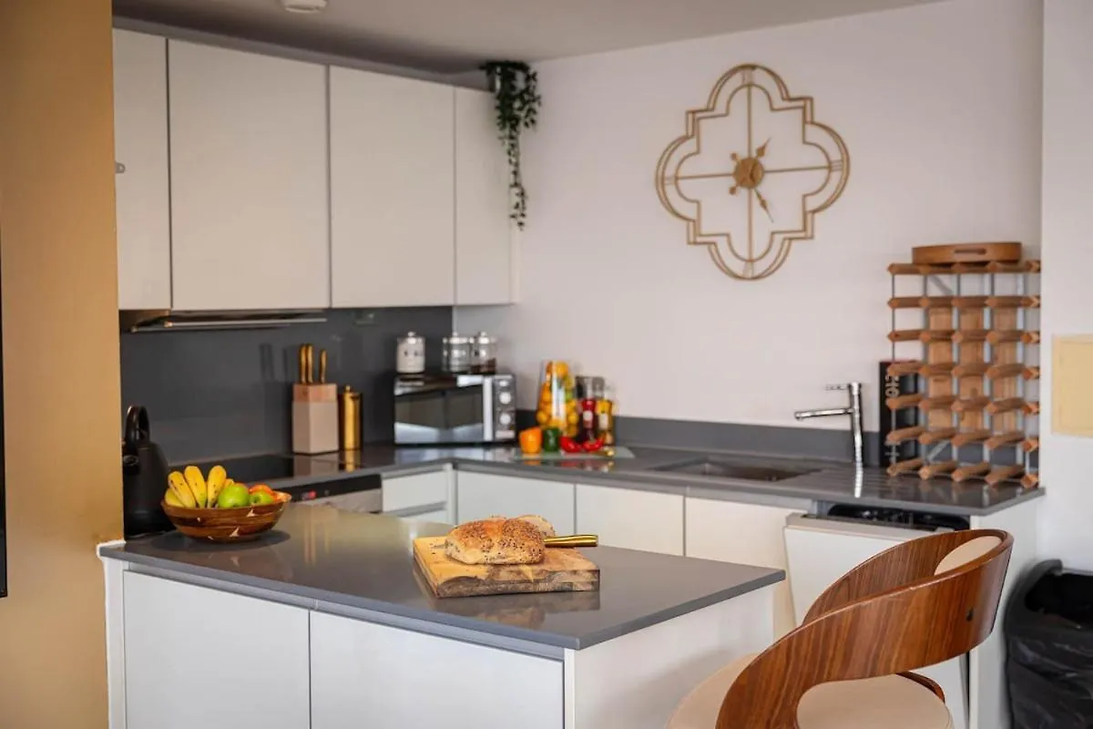 Penthouse - Canary Wharf - 24 Hr Concierge, Gym, Hot Tub, Sauna, Balcony, Terrace Londyn 0*,