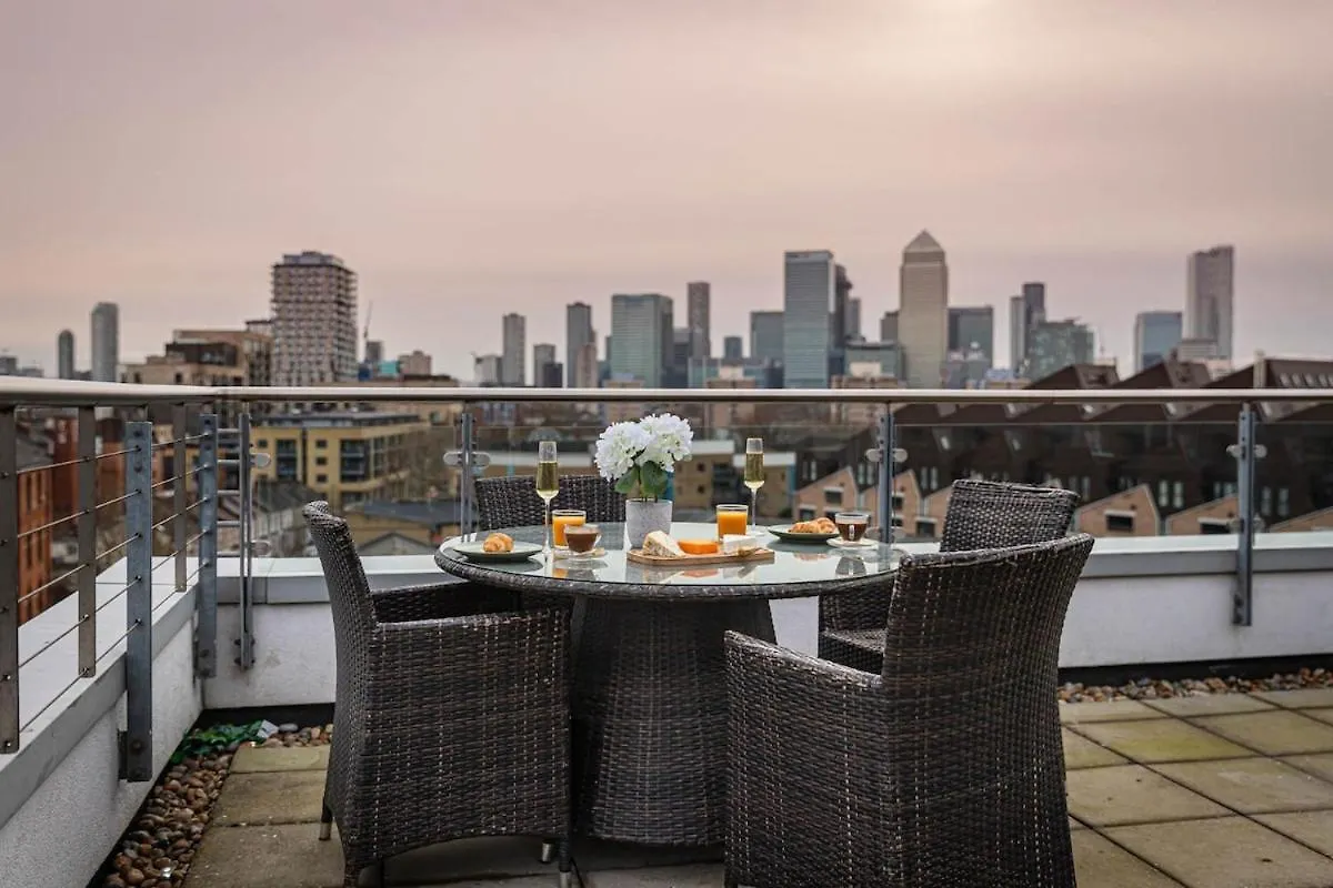 Penthouse - Canary Wharf - 24 Hr Concierge, Gym, Hot Tub, Sauna, Balcony, Terrace Londyn