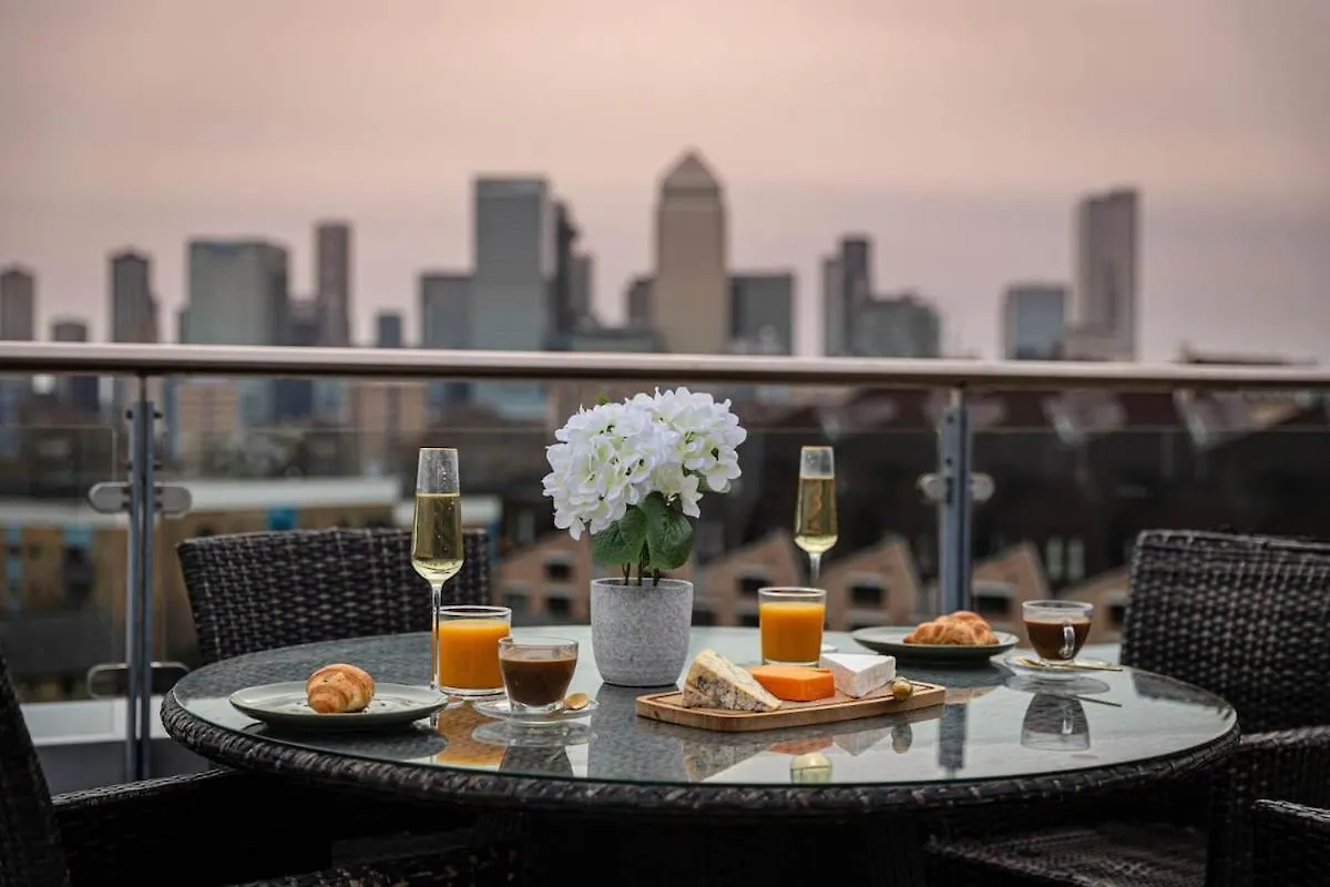 Apartament Penthouse - Canary Wharf - 24 Hr Concierge, Gym, Hot Tub, Sauna, Balcony, Terrace Londyn