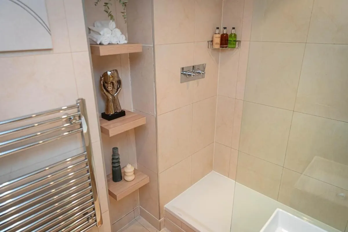 Apartament Penthouse - Canary Wharf - 24 Hr Concierge, Gym, Hot Tub, Sauna, Balcony, Terrace Londyn