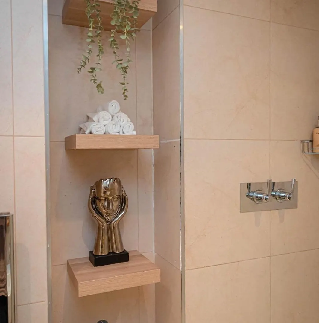Penthouse - Canary Wharf - 24 Hr Concierge, Gym, Hot Tub, Sauna, Balcony, Terrace Londyn