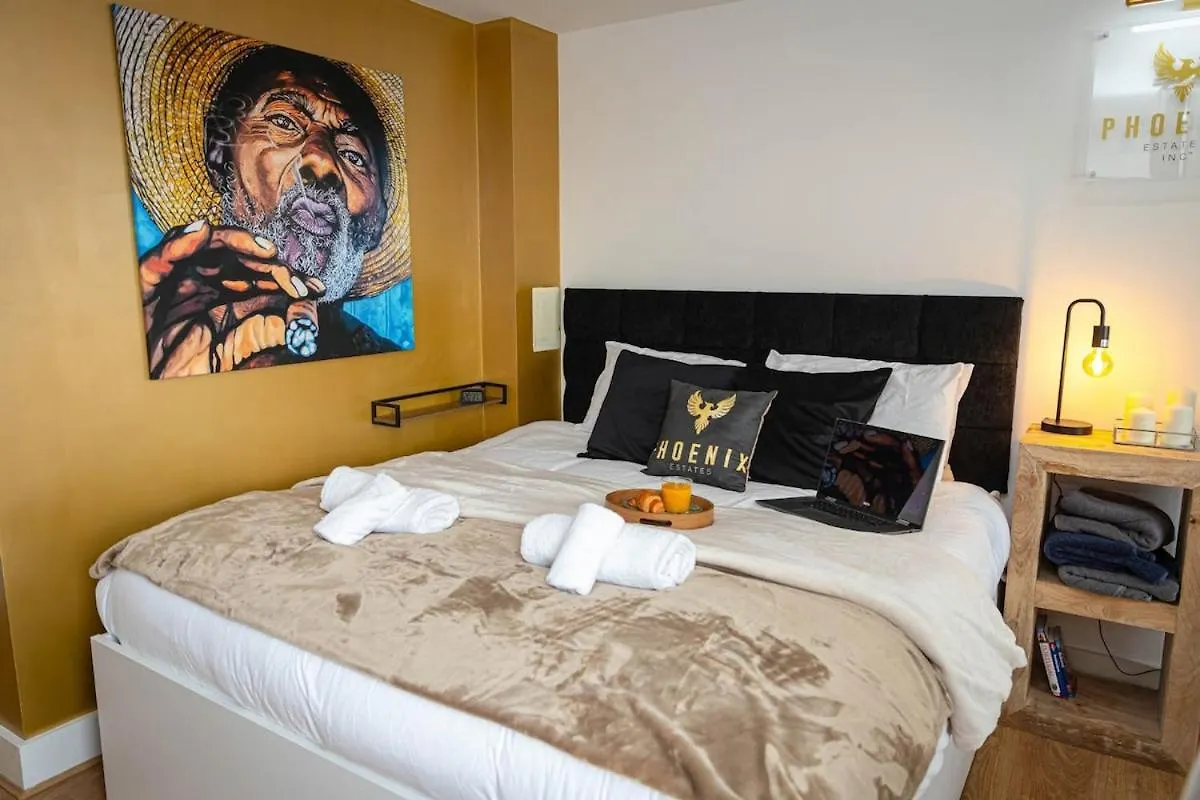 Penthouse - Canary Wharf - 24 Hr Concierge, Gym, Hot Tub, Sauna, Balcony, Terrace Londyn