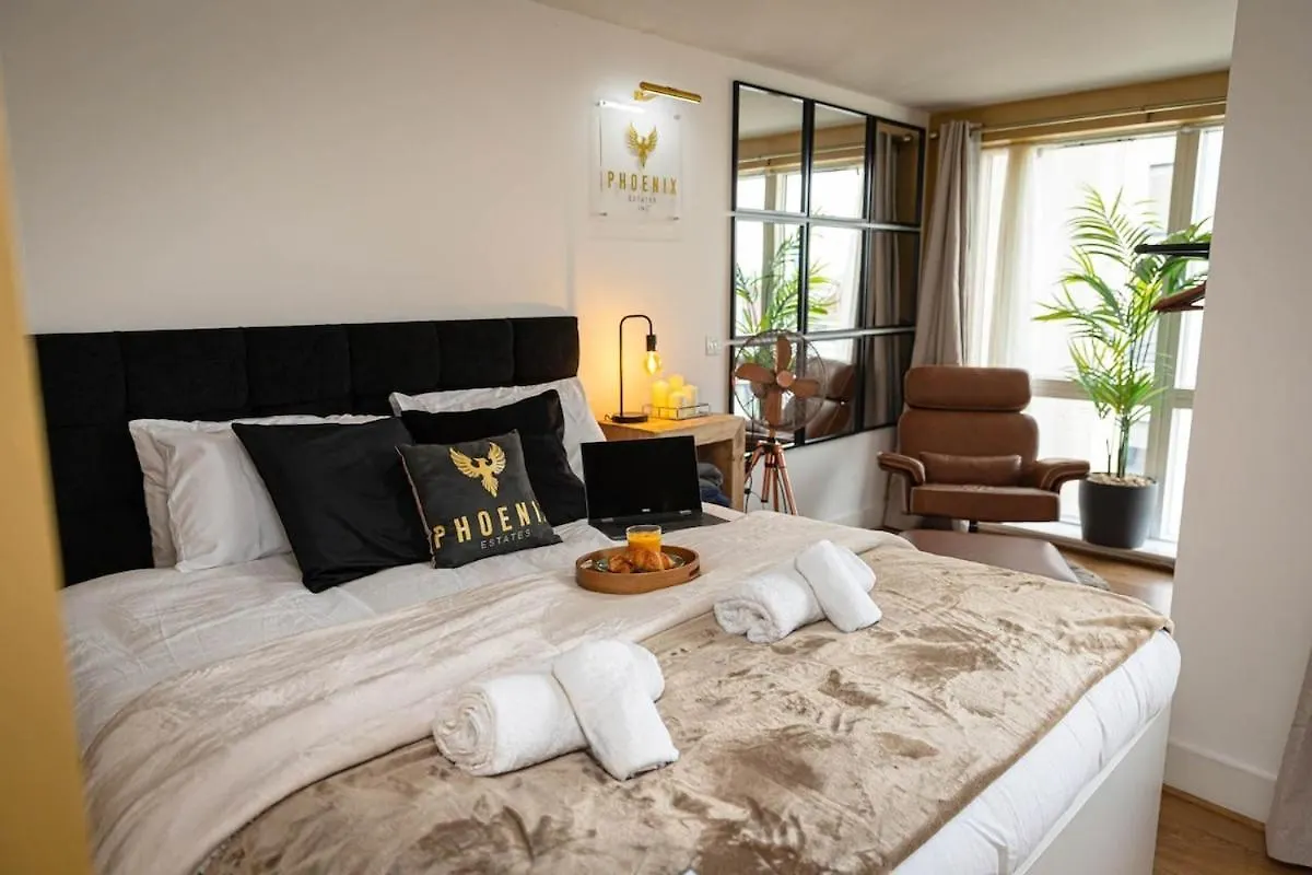Penthouse - Canary Wharf - 24 Hr Concierge, Gym, Hot Tub, Sauna, Balcony, Terrace Londyn