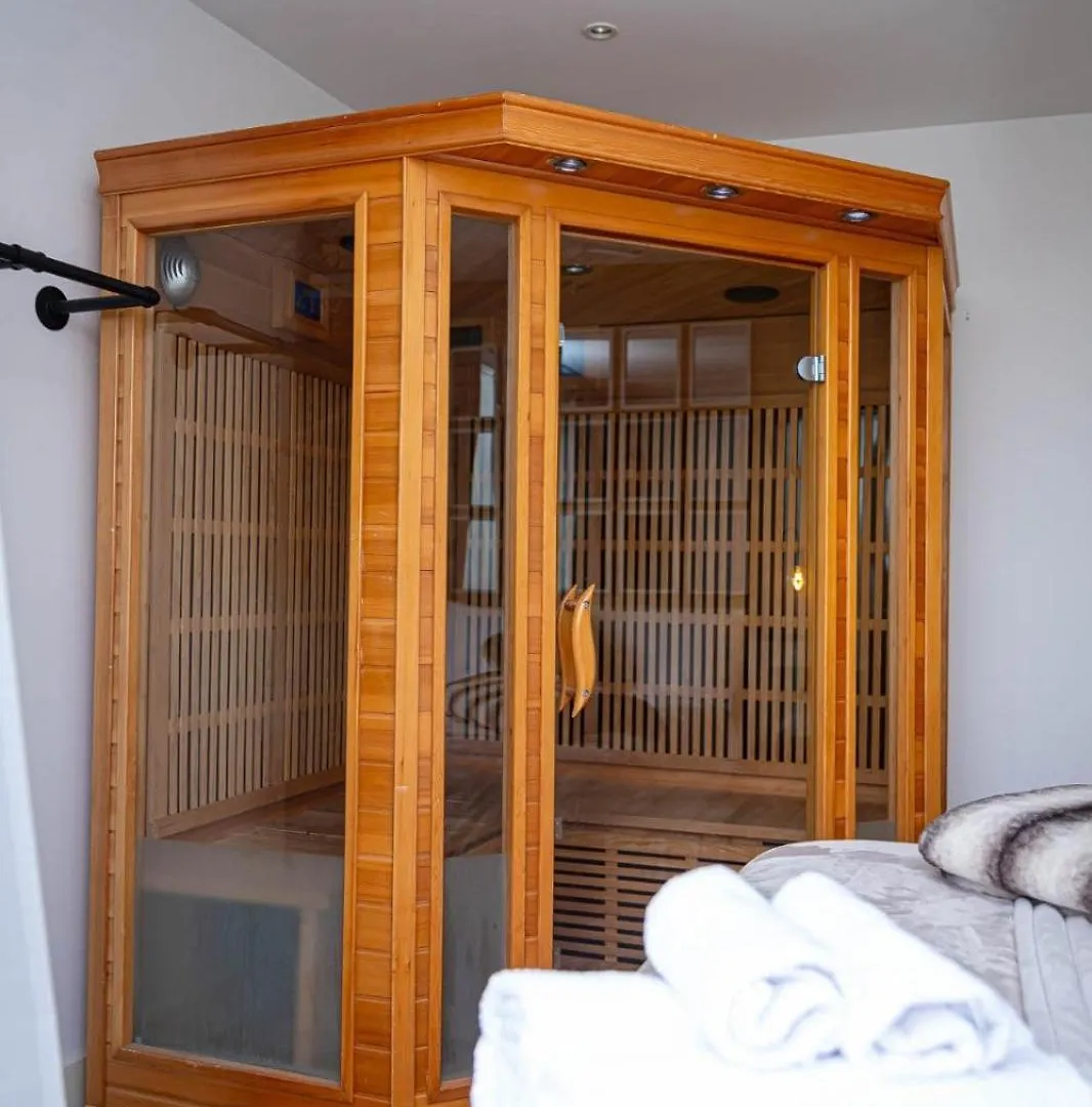 Penthouse - Canary Wharf - 24 Hr Concierge, Gym, Hot Tub, Sauna, Balcony, Terrace Londyn 0*,