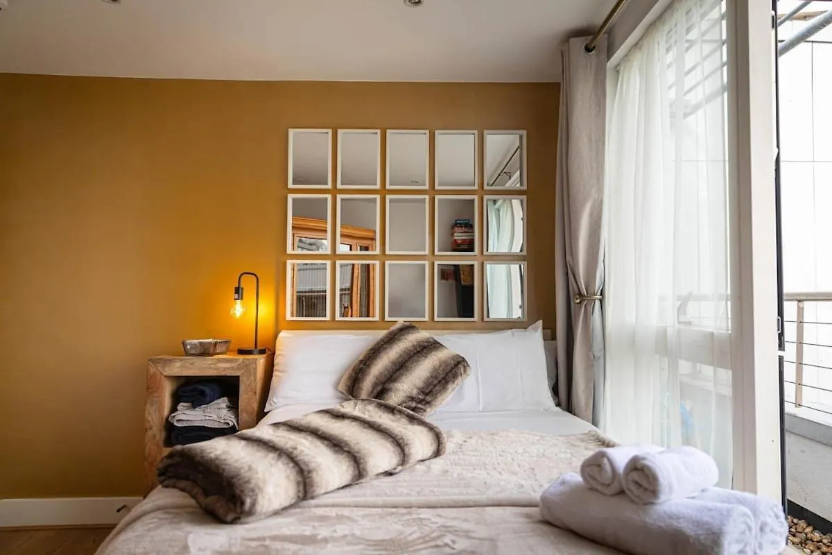 Apartament Penthouse - Canary Wharf - 24 Hr Concierge, Gym, Hot Tub, Sauna, Balcony, Terrace Londyn