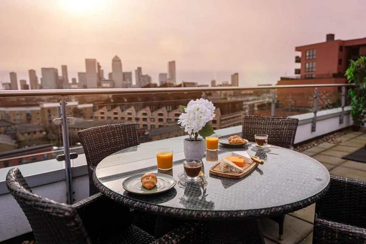 Penthouse - Canary Wharf - 24 Hr Concierge, Gym, Hot Tub, Sauna, Balcony, Terrace Londyn