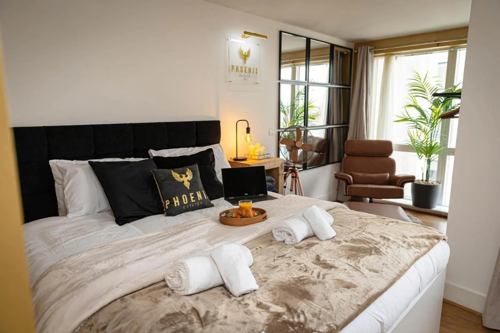 Penthouse - Canary Wharf - 24 Hr Concierge, Gym, Hot Tub, Sauna, Balcony, Terrace Londyn 0*,