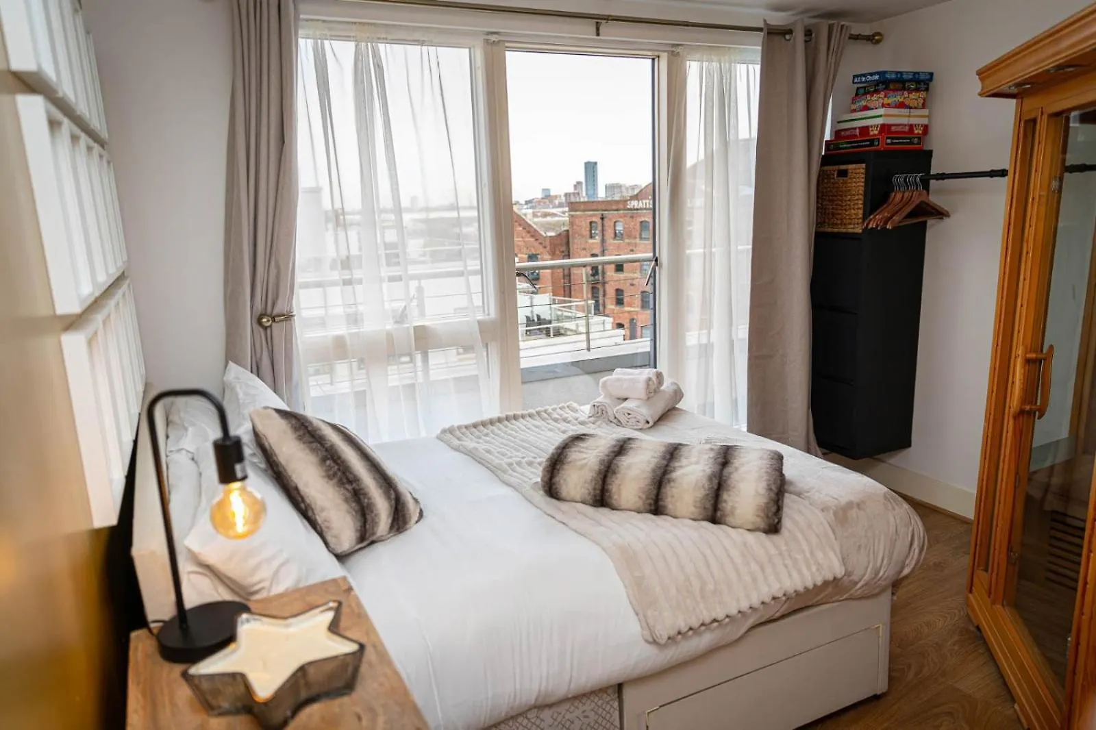 Penthouse - Canary Wharf - 24 Hr Concierge, Gym, Hot Tub, Sauna, Balcony, Terrace Londyn Wielka Brytania
