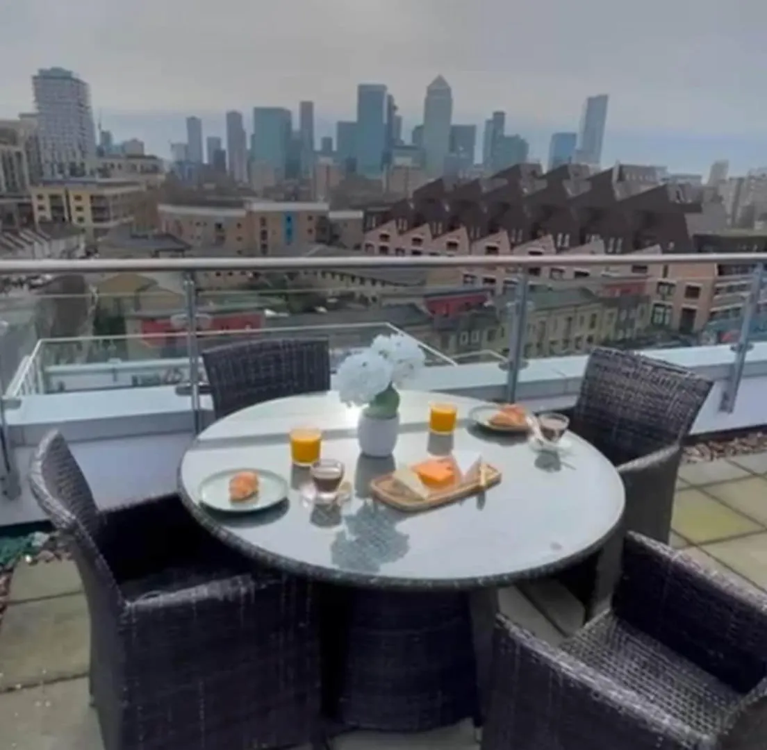 Penthouse - Canary Wharf - 24 Hr Concierge, Gym, Hot Tub, Sauna, Balcony, Terrace 런던 영국