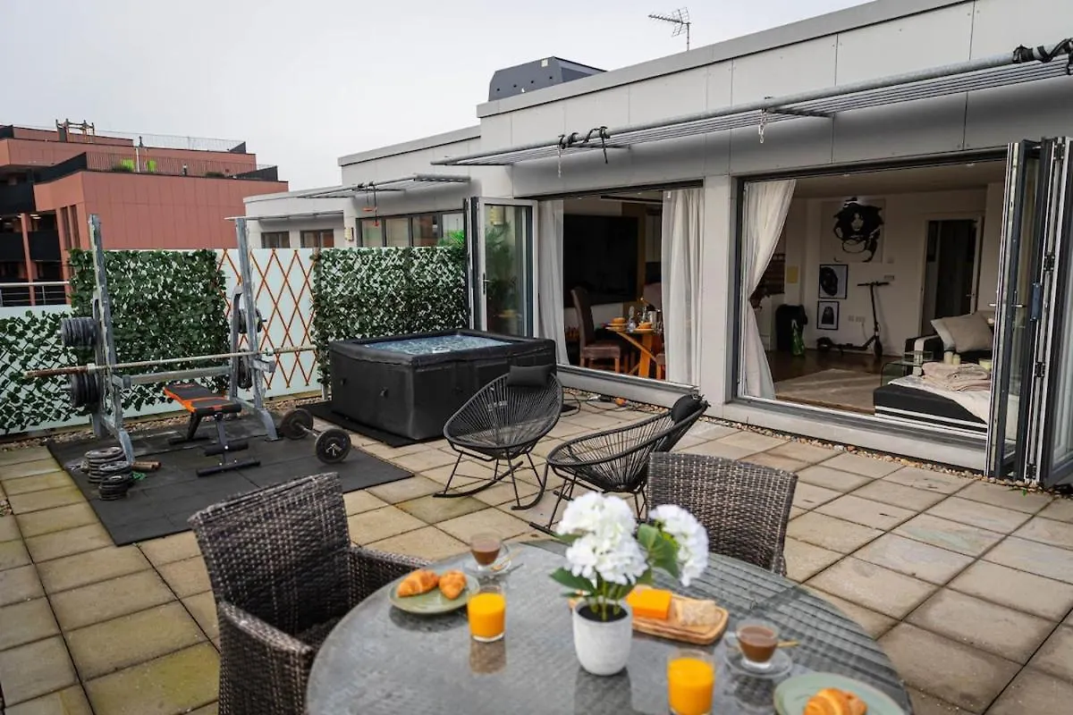 Penthouse - Canary Wharf - 24 Hr Concierge, Gym, Hot Tub, Sauna, Balcony, Terrace 런던 0*,