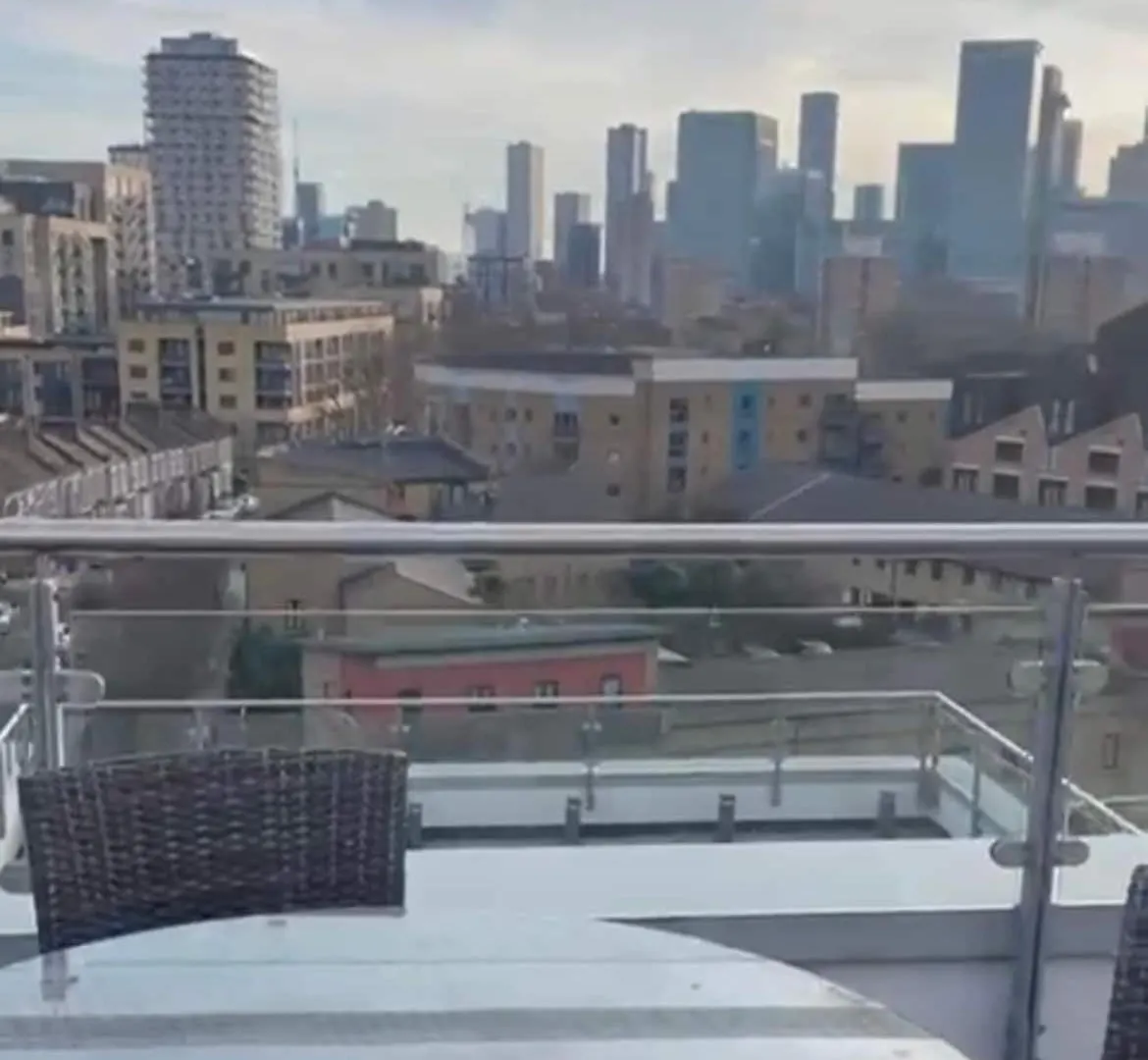 Penthouse - Canary Wharf - 24 Hr Concierge, Gym, Hot Tub, Sauna, Balcony, Terrace 런던 아파트