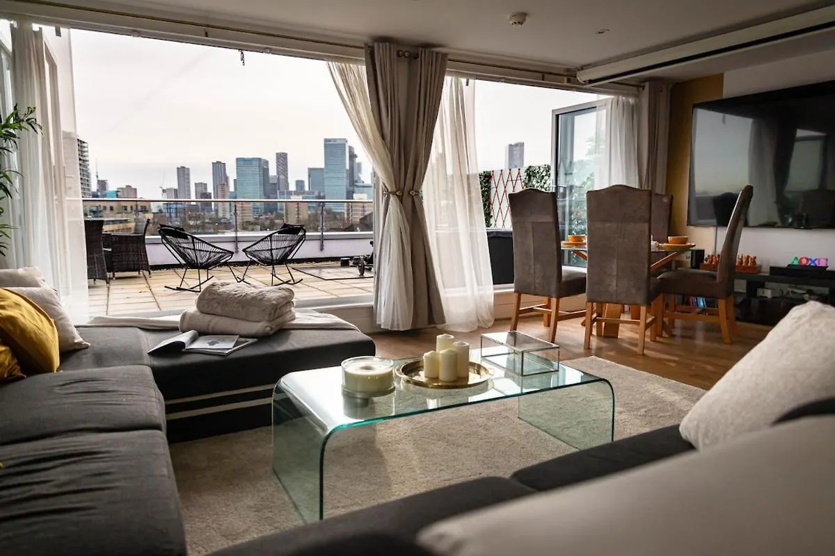 Penthouse - Canary Wharf - 24 Hr Concierge, Gym, Hot Tub, Sauna, Balcony, Terrace 런던