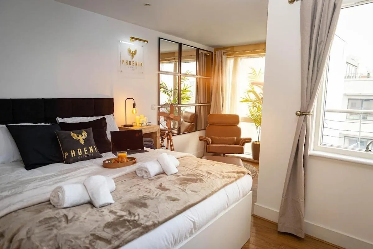 Apartment Penthouse - Canary Wharf - 24 Hr Concierge, Gym, Hot Tub, Sauna, Balcony, Terrace London